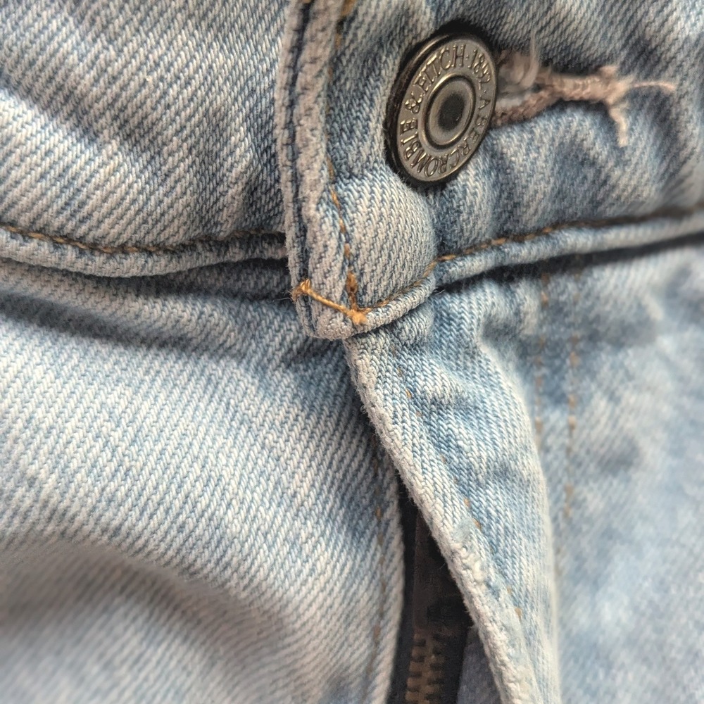Abercrombie 90s Relaxed Jean High Rise Light Wash Straight Leg 28 Short - Picture 10 of 16